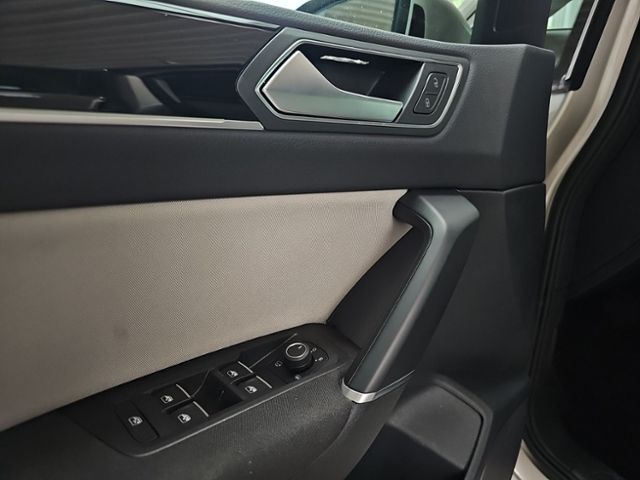 Fahrzeugabbildung Volkswagen Touran 2.0 TDI DSG Highline AHK NAVI ACC RFK GJR