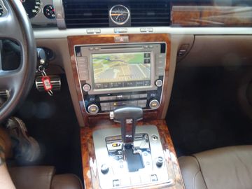 Volkswagen Phaeton - 8