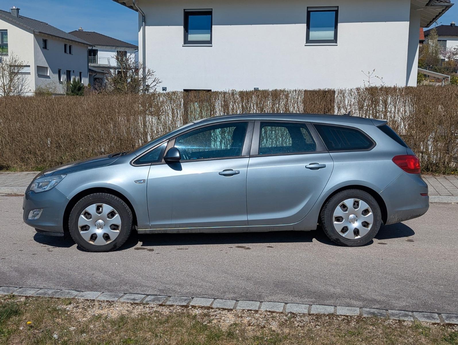 Opel Astra, 2012