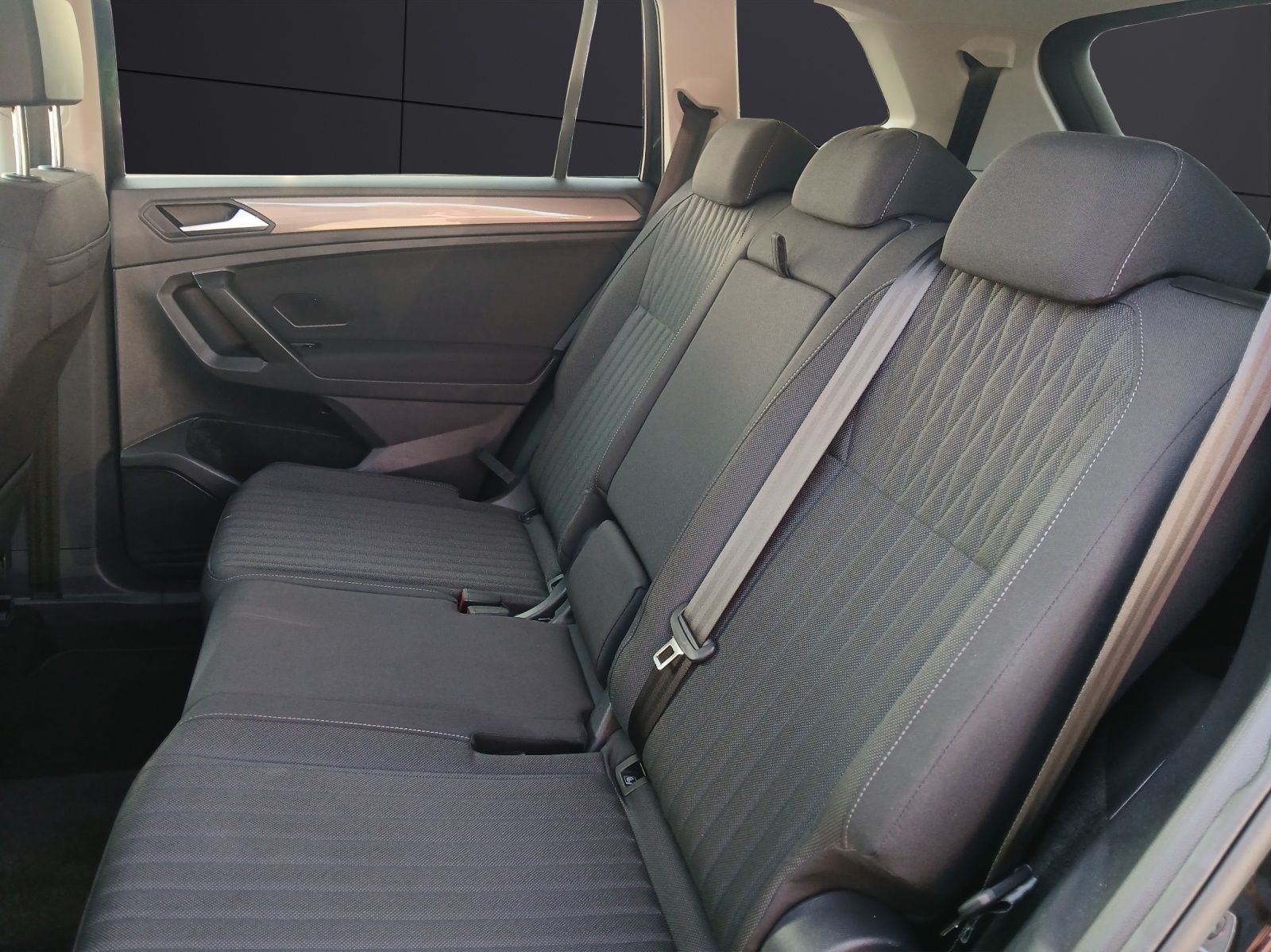 Fahrzeugabbildung Volkswagen Tiguan Allspace TDI Life DSG 7-Si LED AHK Navi A