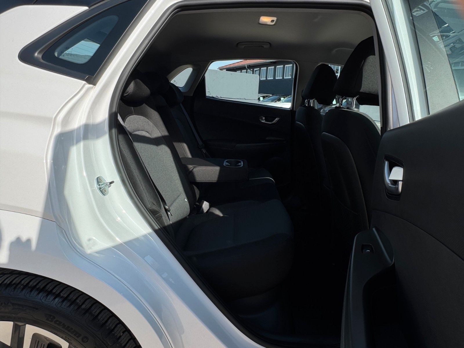 Fahrzeugabbildung Hyundai KONA E Select SHZ LHZ LKA ACC Navi CarPlay Wifi