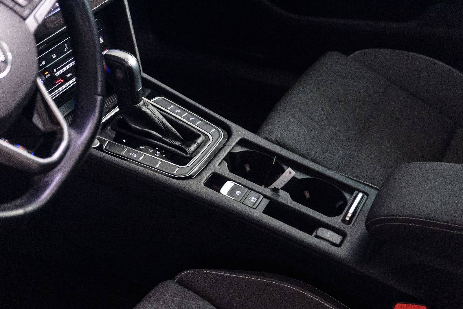 Fahrzeugabbildung Volkswagen Passat Business 2.0 TDI +Massage +Pano *Kamera