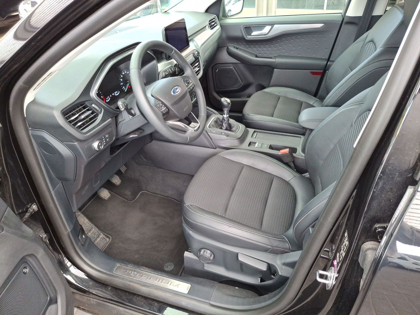 Fahrzeugabbildung Ford Kuga Hybrid Titanium X 110 KW TDCi, erst 2.440 K