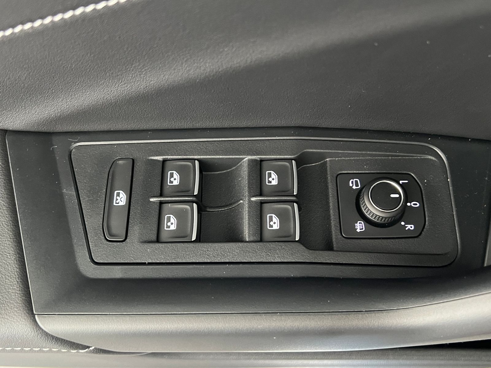 Fahrzeugabbildung Volkswagen T-Roc GOAL 1.0 TSI *Ganzjahresreifen, Rückfahrka