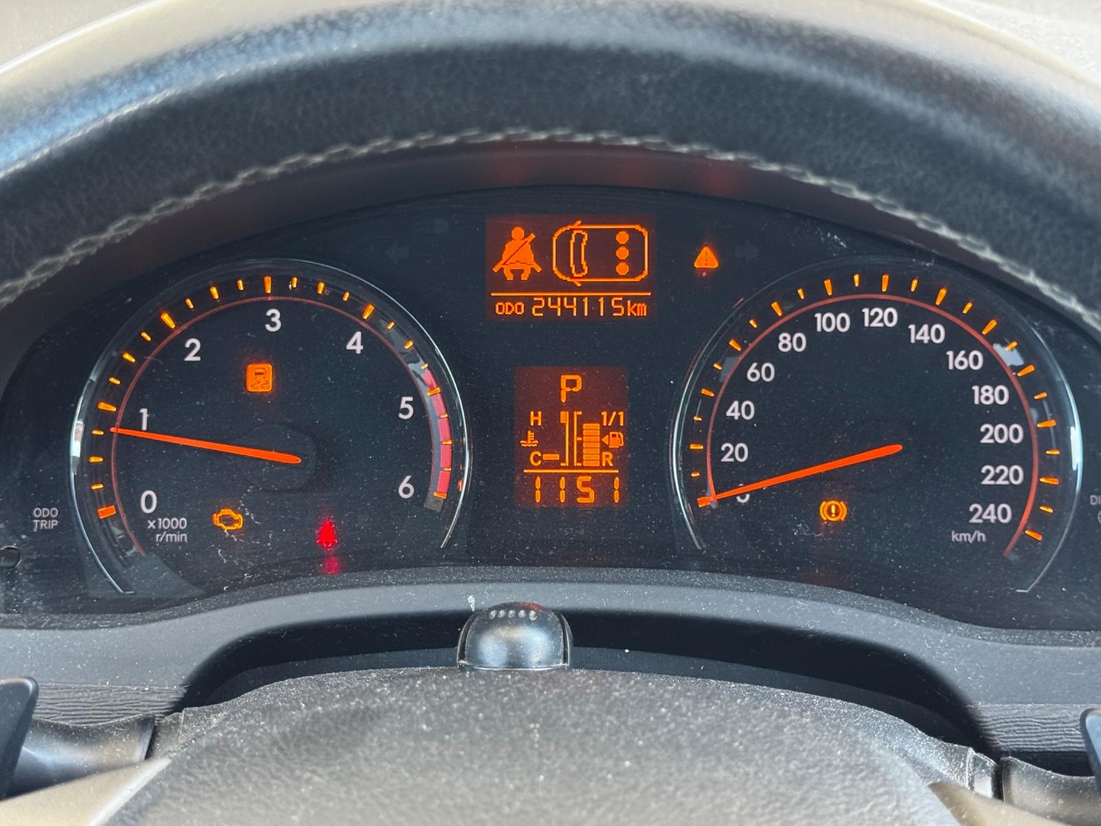 Toyota Avensis 2011 — photo 19