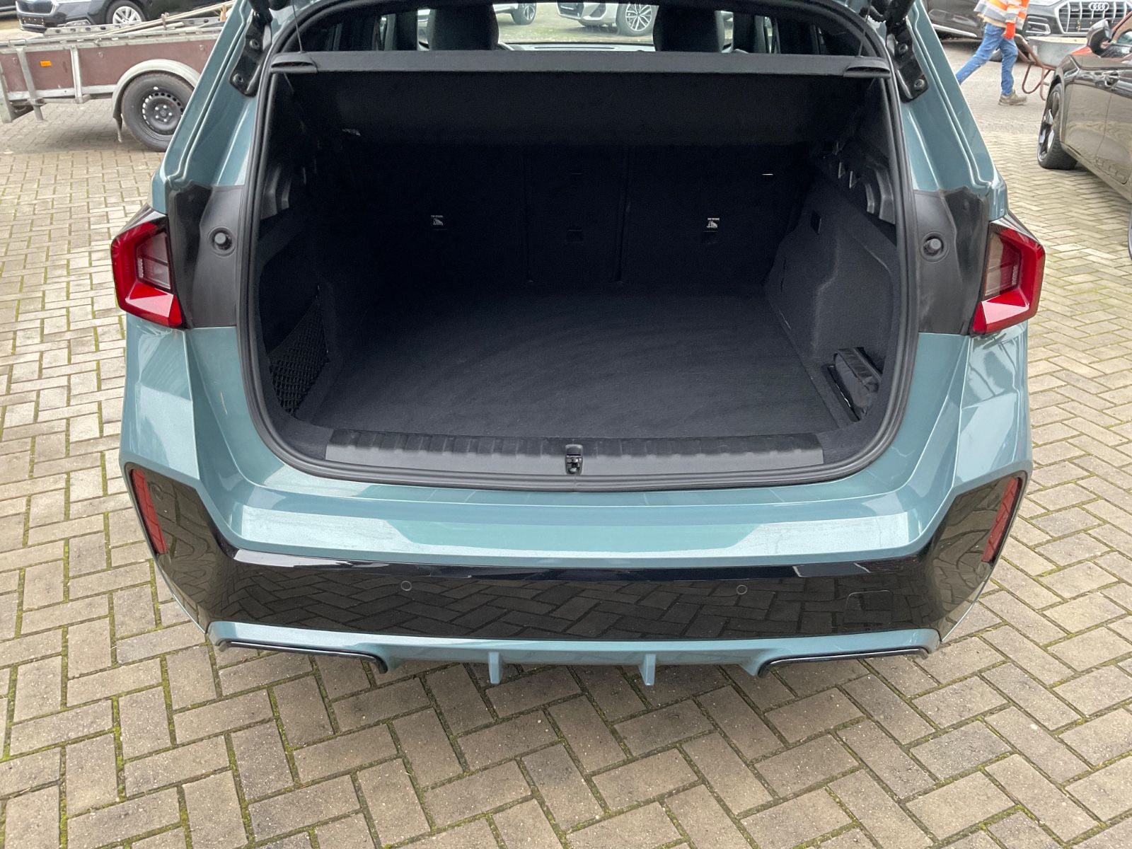 Fahrzeugabbildung BMW iX1 30 xDrive M Sport,HeadUp,Navi,Kamera