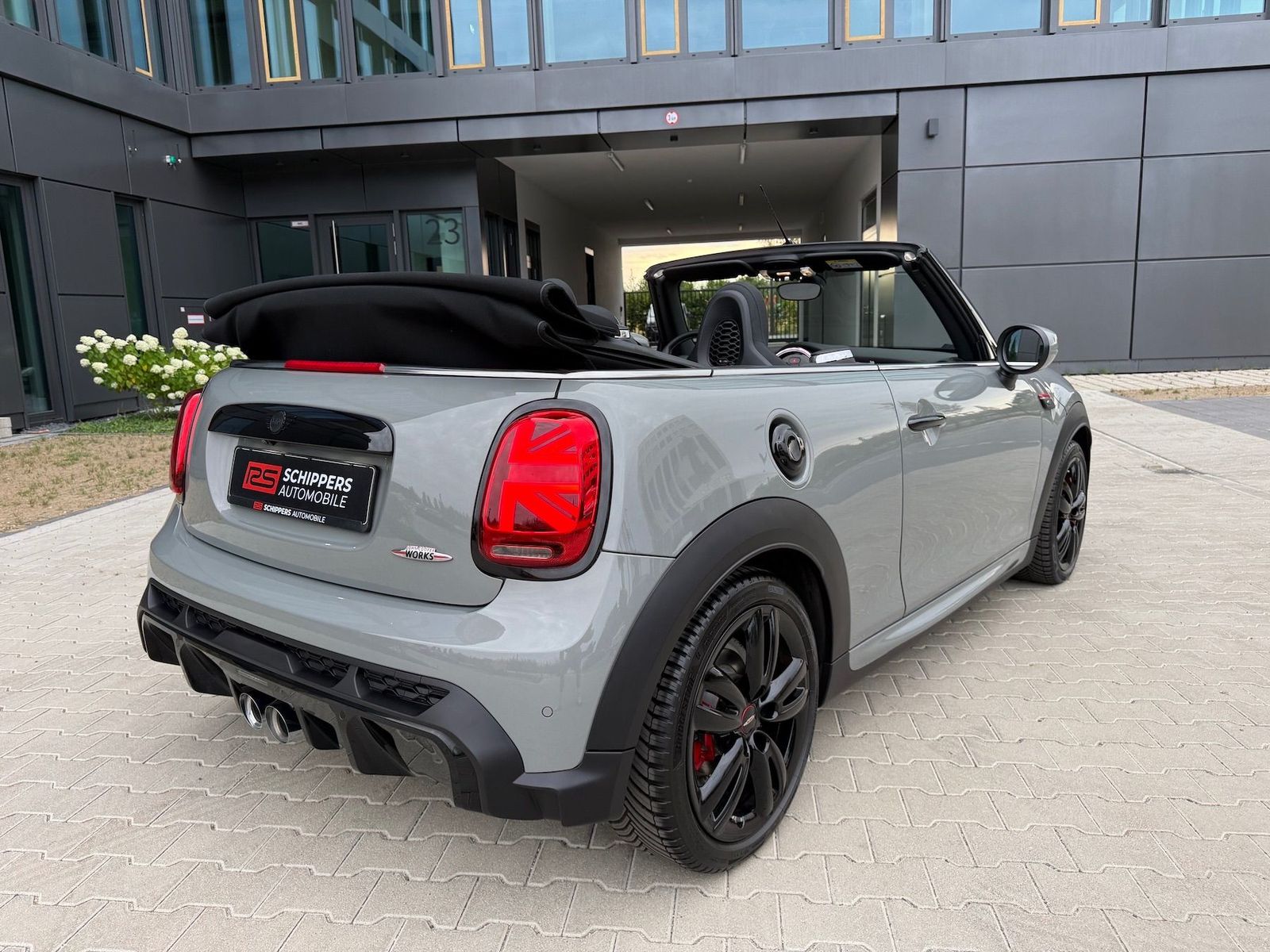 Fahrzeugabbildung MINI John Cooper Works Cabrio NAVI|KAMERA|ESS.-TRIM