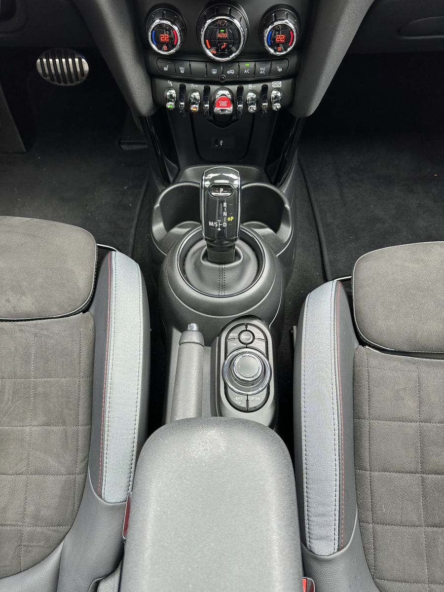 Fahrzeugabbildung MINI John Cooper Works Sport-Aut. NAV+LED+PANO+H&K+VC