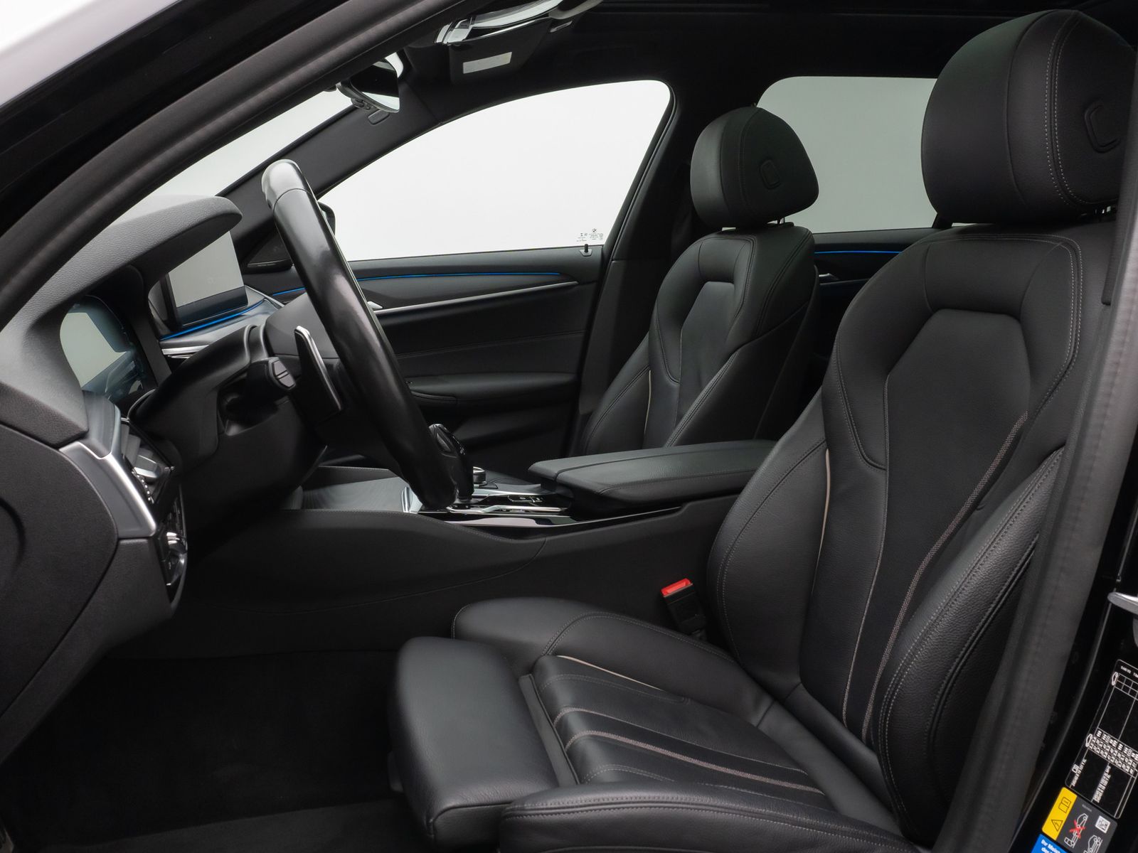 Fahrzeugabbildung BMW 530e xD M Sport Panorama HUD DAB H/K PDC AHK