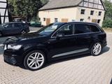 Audi Q7, S-line, Pano, AhK, 21 Zoll, 7 Plätze,schwarz - Audi Q7 von privat