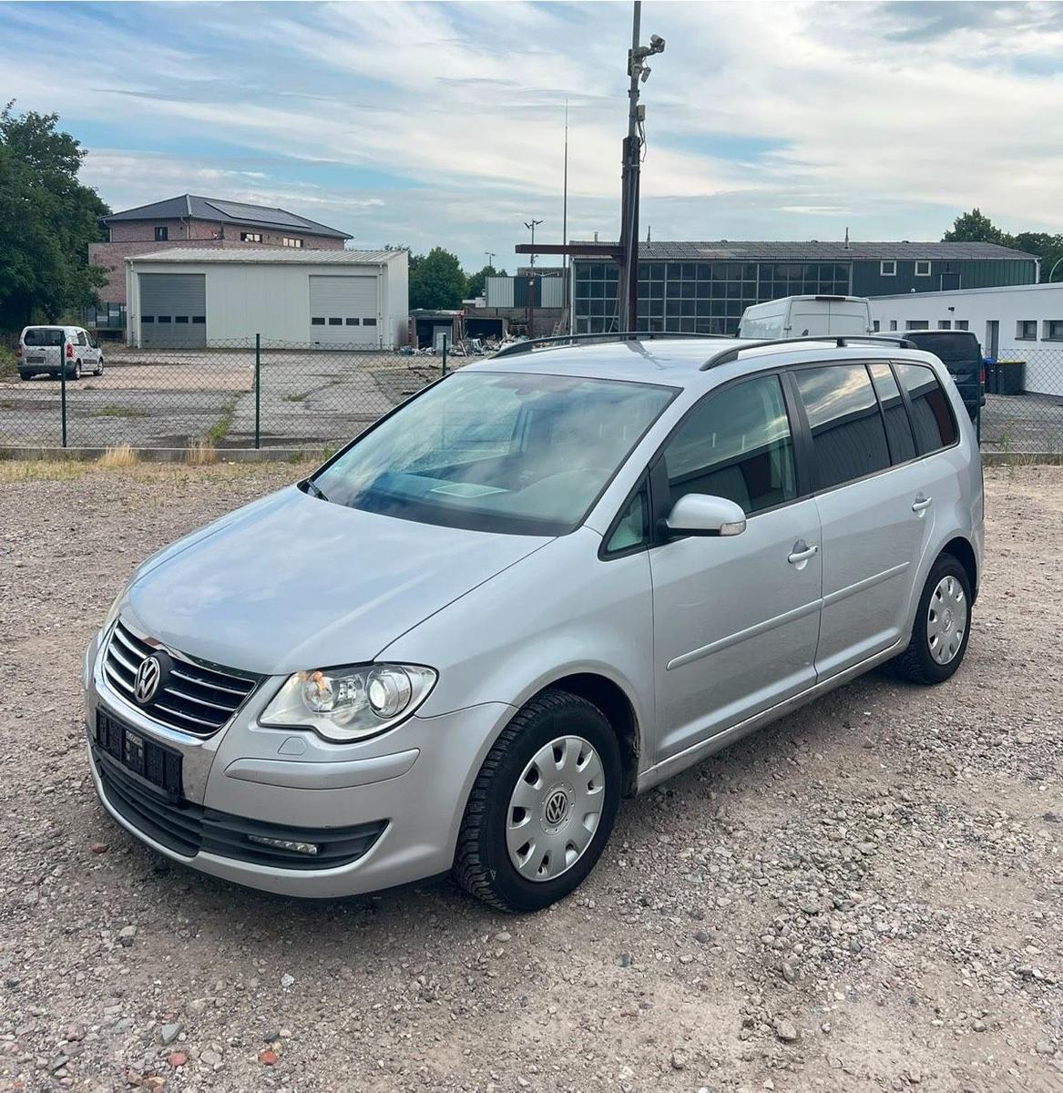 Volkswagen Touran 2007 — rear view