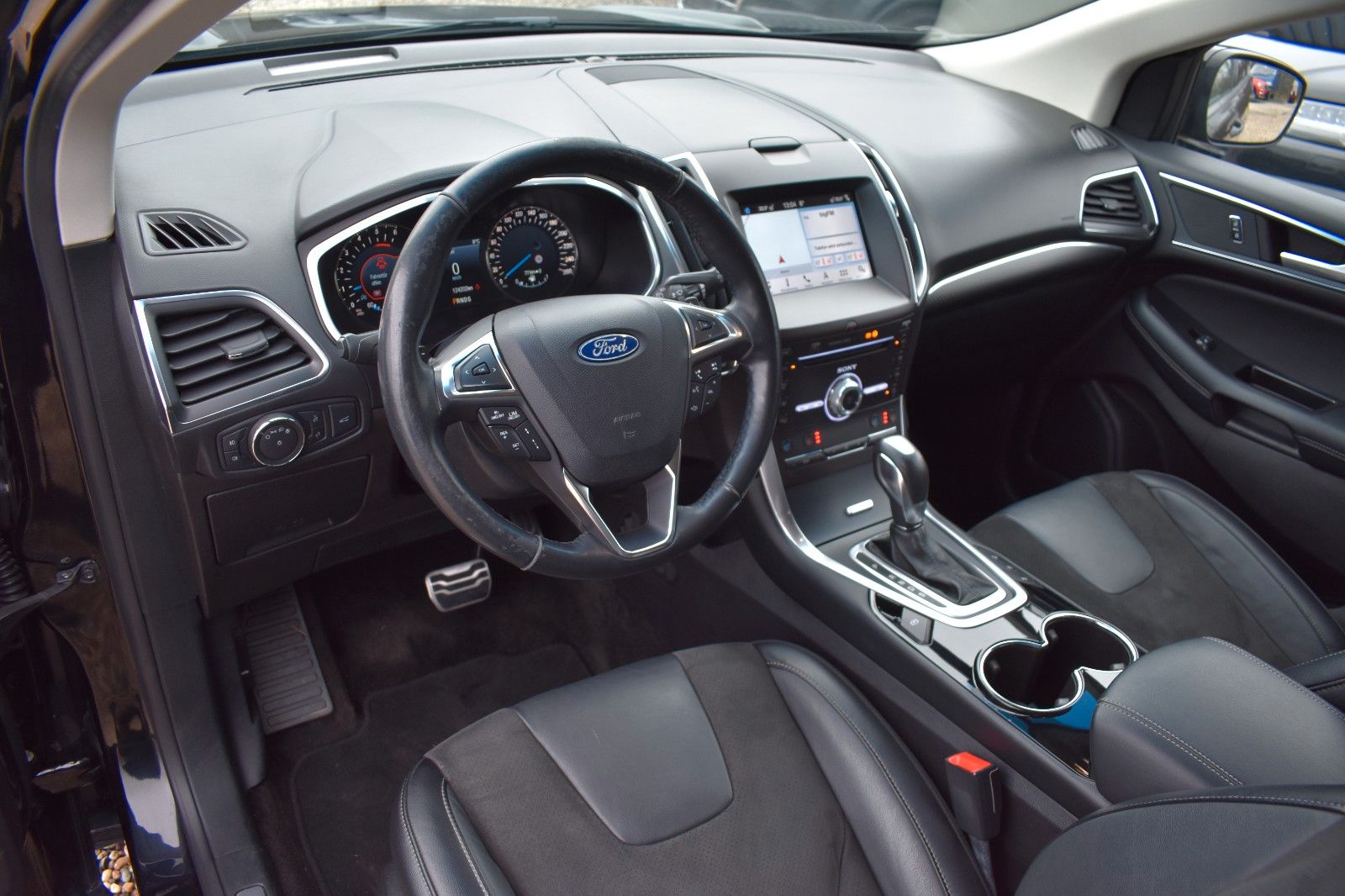 Fahrzeugabbildung Ford Edge ST-Line 4x4 Kamera Sitzbelüftung ACC