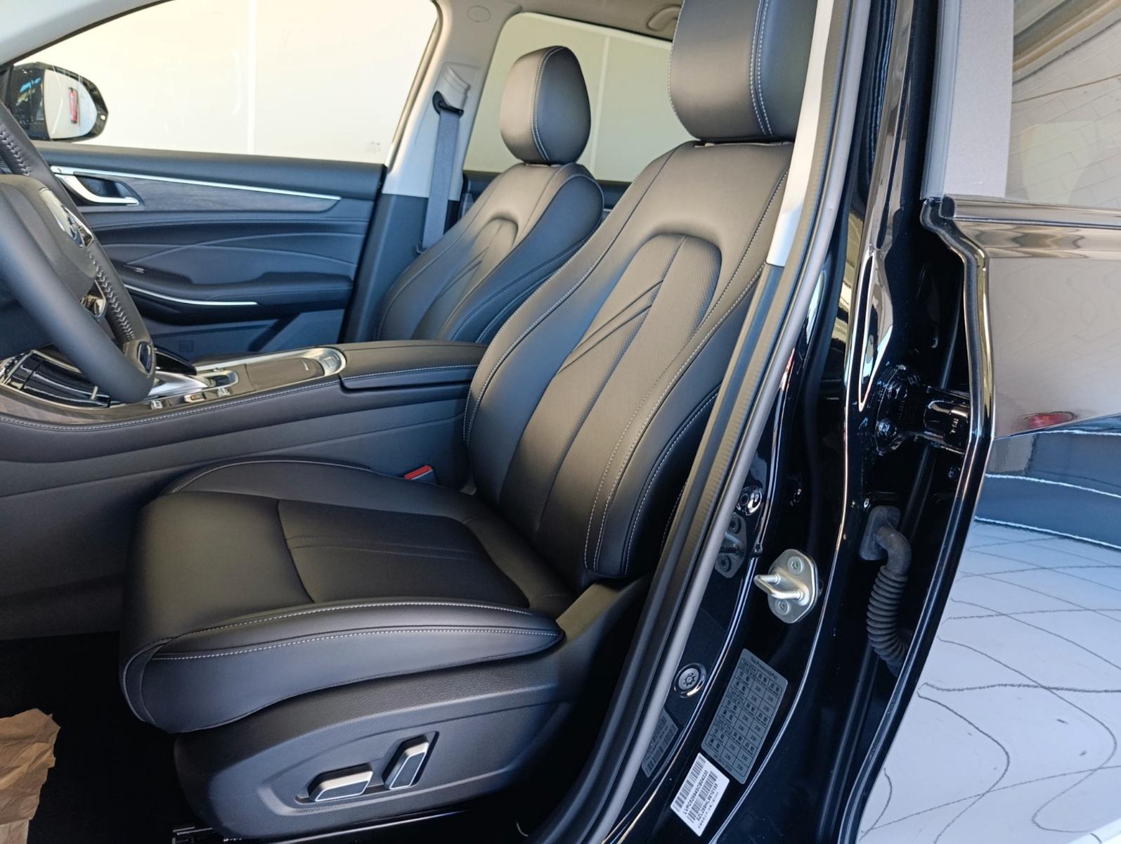 DFSK Fengon E5 PHEV 7 Sitze