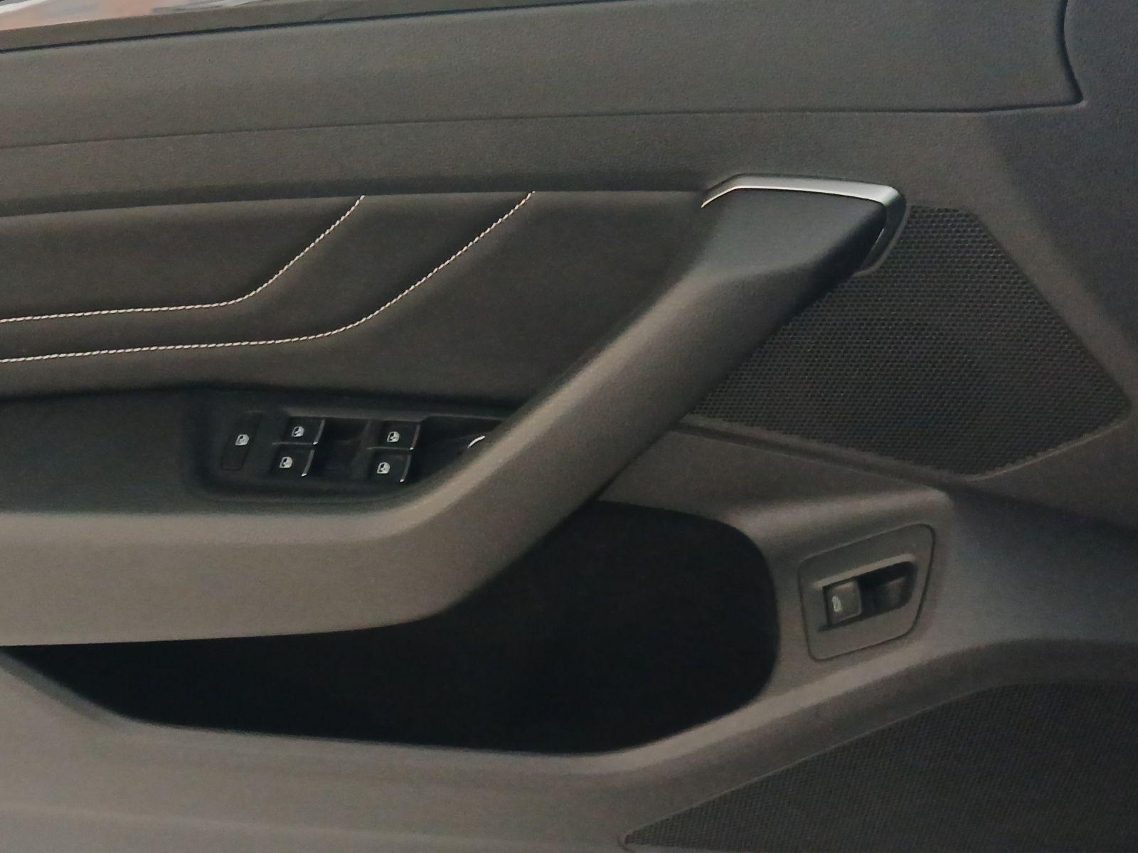 Fahrzeugabbildung Volkswagen Arteon SB TDI R-Line DSG Matrix AHK Navi AID ACC