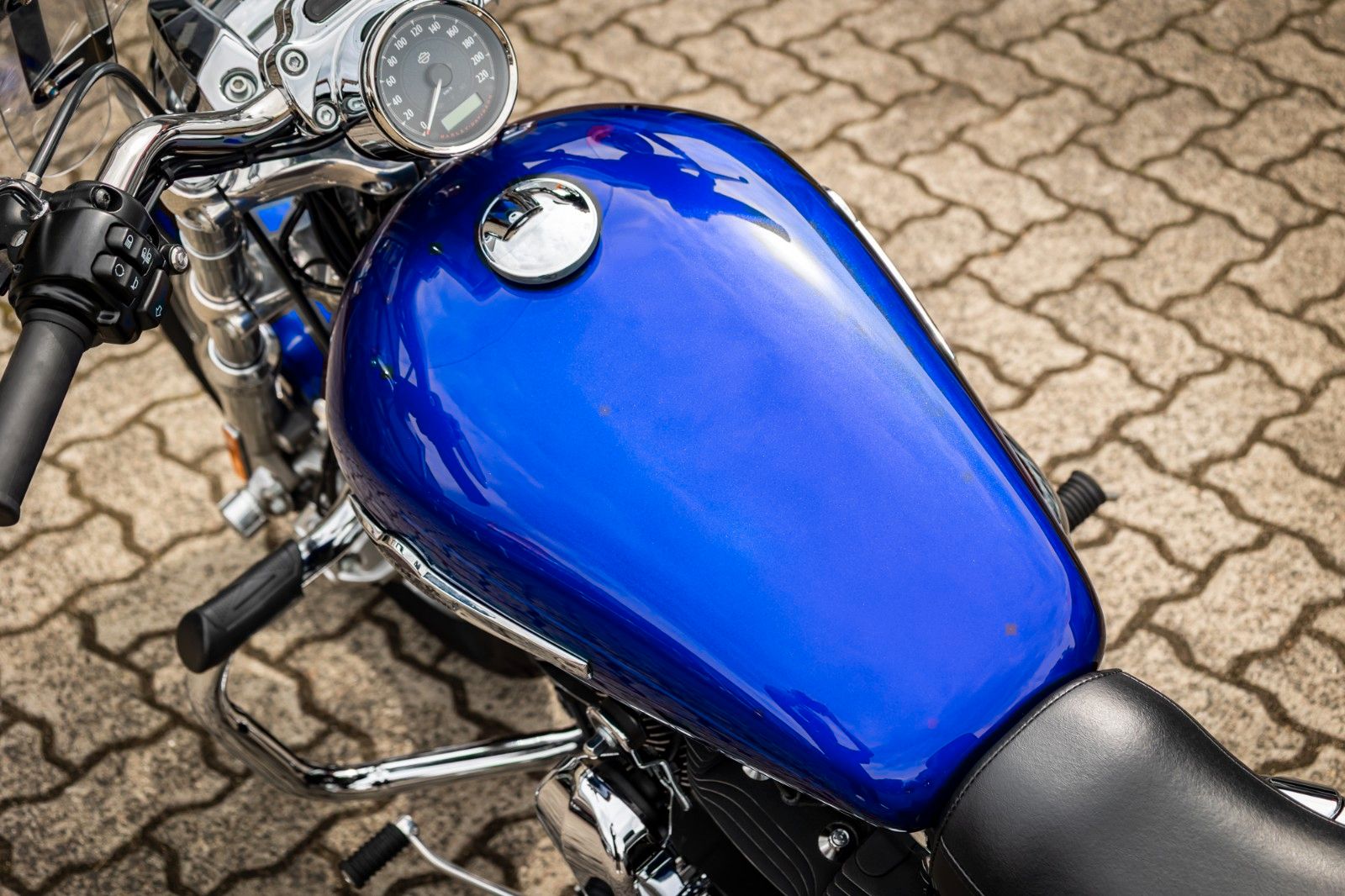 Fahrzeugabbildung Harley-Davidson Sportster XL1200C Custom - JEKILL&HYDE -