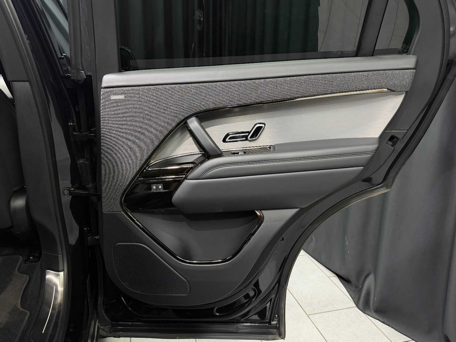 Fahrzeugabbildung Land Rover Range Rover Sport S Hybrid |MERIDIAN|360°|LUFT