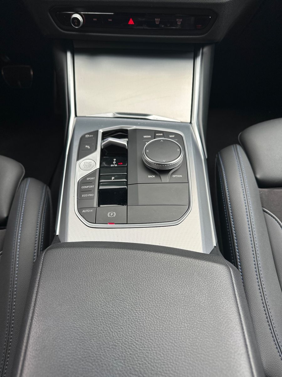 Fahrzeugabbildung BMW 320 d Touring M-Sport NAV+LED+KAMERA+H&K+18ZO+DA