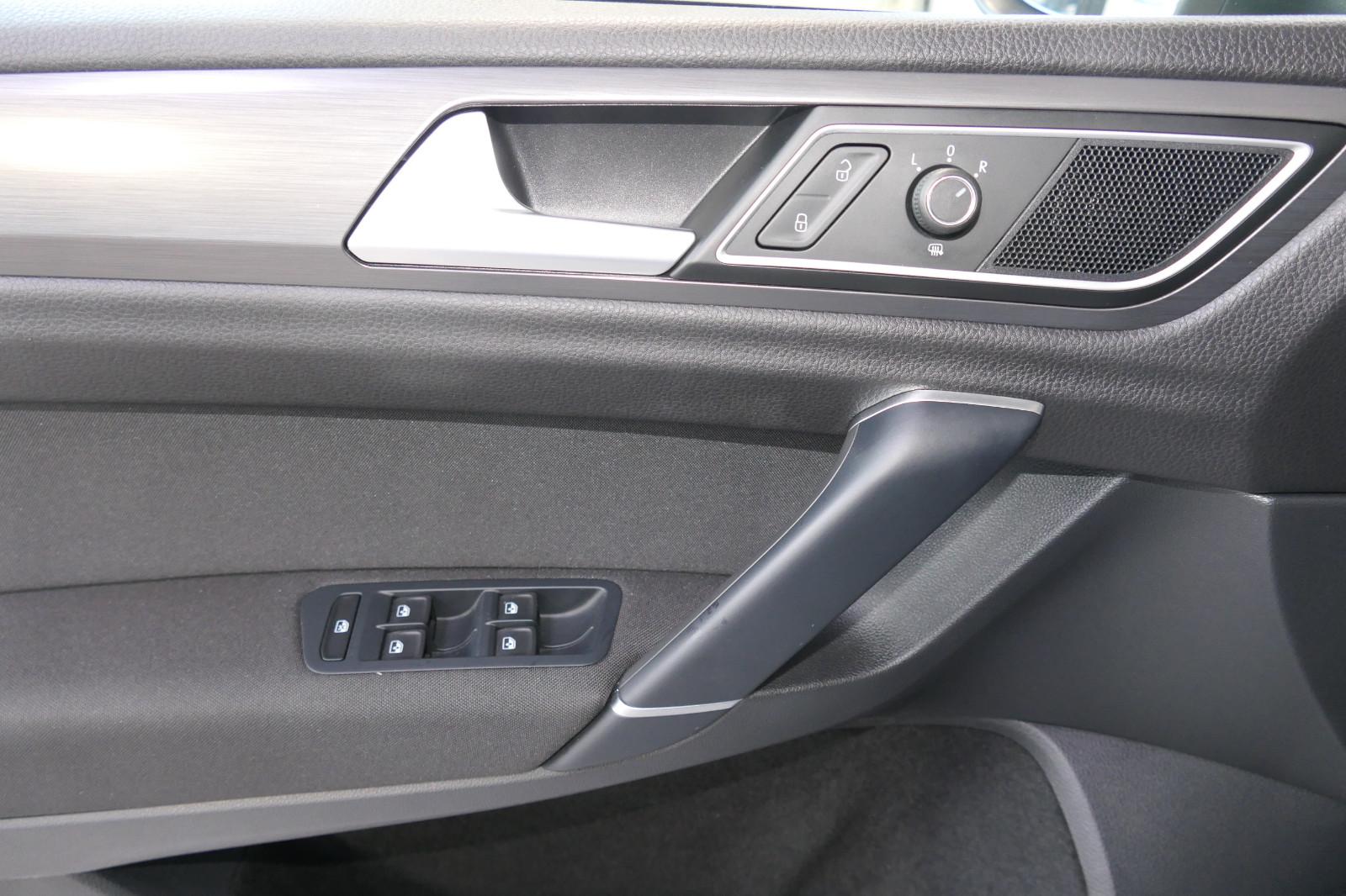 Volkswagen Golf Sportsvan Comfortline Business+LED-Licht, миниатюра 22