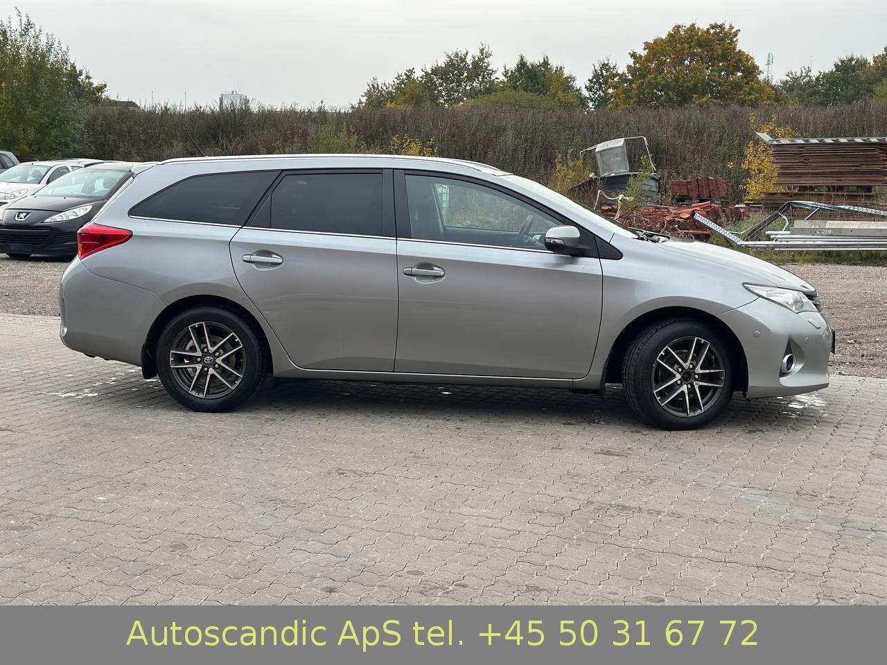 Toyota Auris 2014 — photo 7