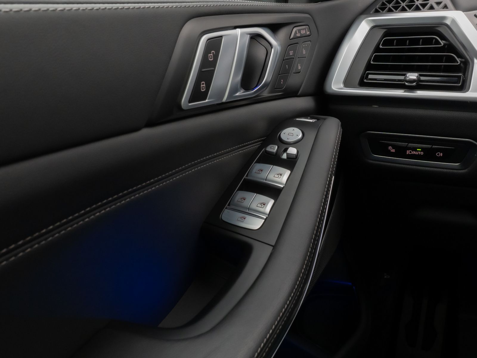 Fahrzeugabbildung BMW X7 M60i SkyLounge Kamera HUD DAB H/K SoftCL 22"