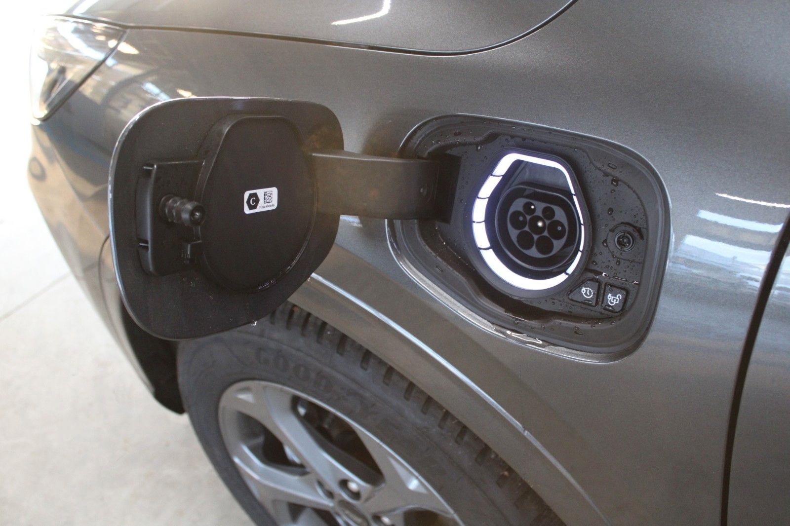 Fahrzeugabbildung Ford Kuga PHEV ST-LINE NAVI Kamera Winter Paket