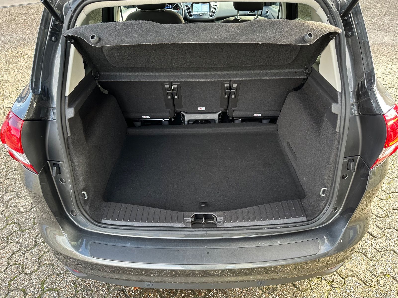 Fahrzeugabbildung Ford C-Max 1.0 EB Titanium Navi/SHZG/ParkPilot/GJR