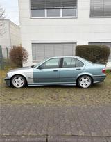 BMW E36 320i Limousine - BMW 320 aus 1996: 320i