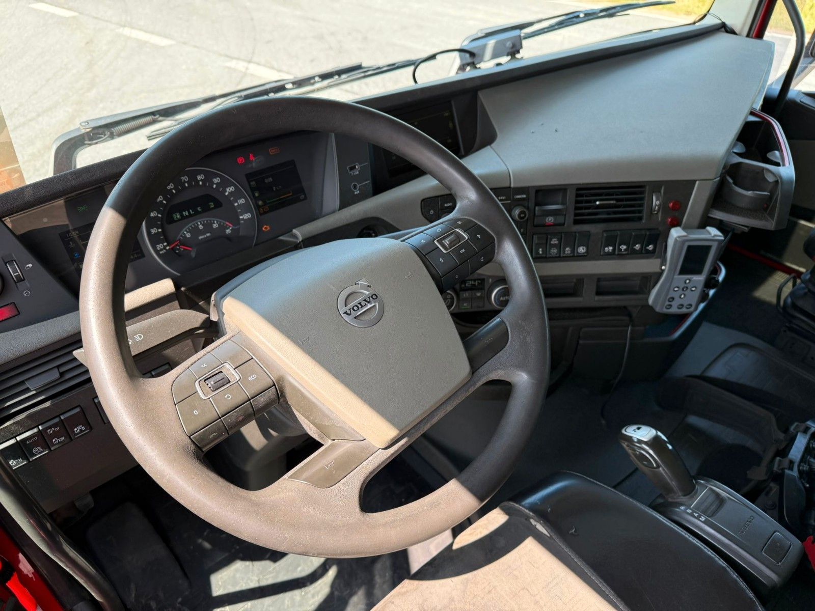 Fahrzeugabbildung Volvo FH 540 8x4 mit Palfinger Kran PK 78002F + Haken