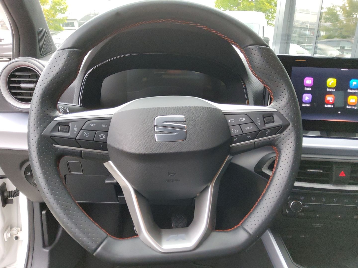 Fahrzeugabbildung SEAT Arona FR, Sportsitze, Einparkhilfe,Navi, Shz, Ka