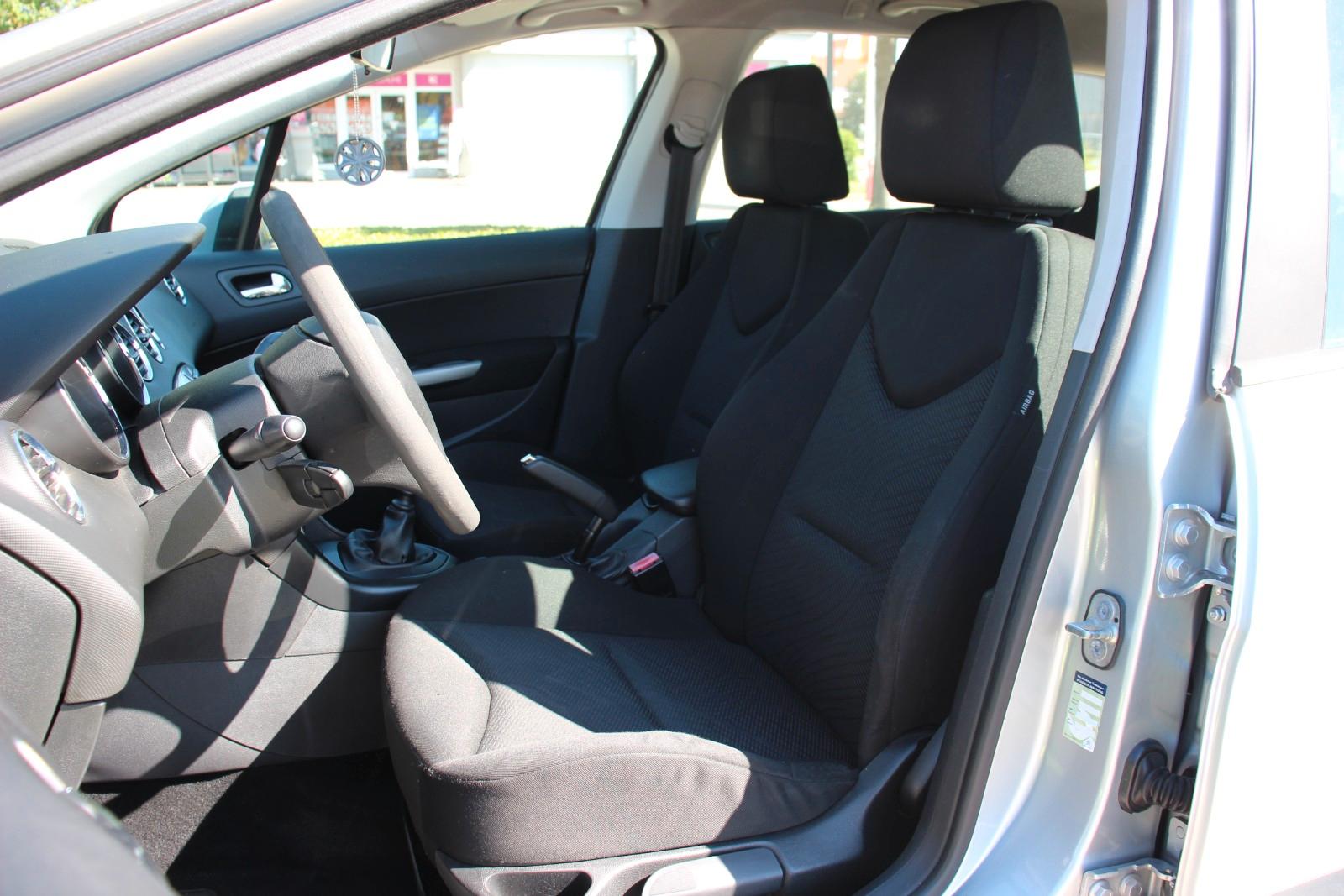 Peugeot 308 2010 — photo 12