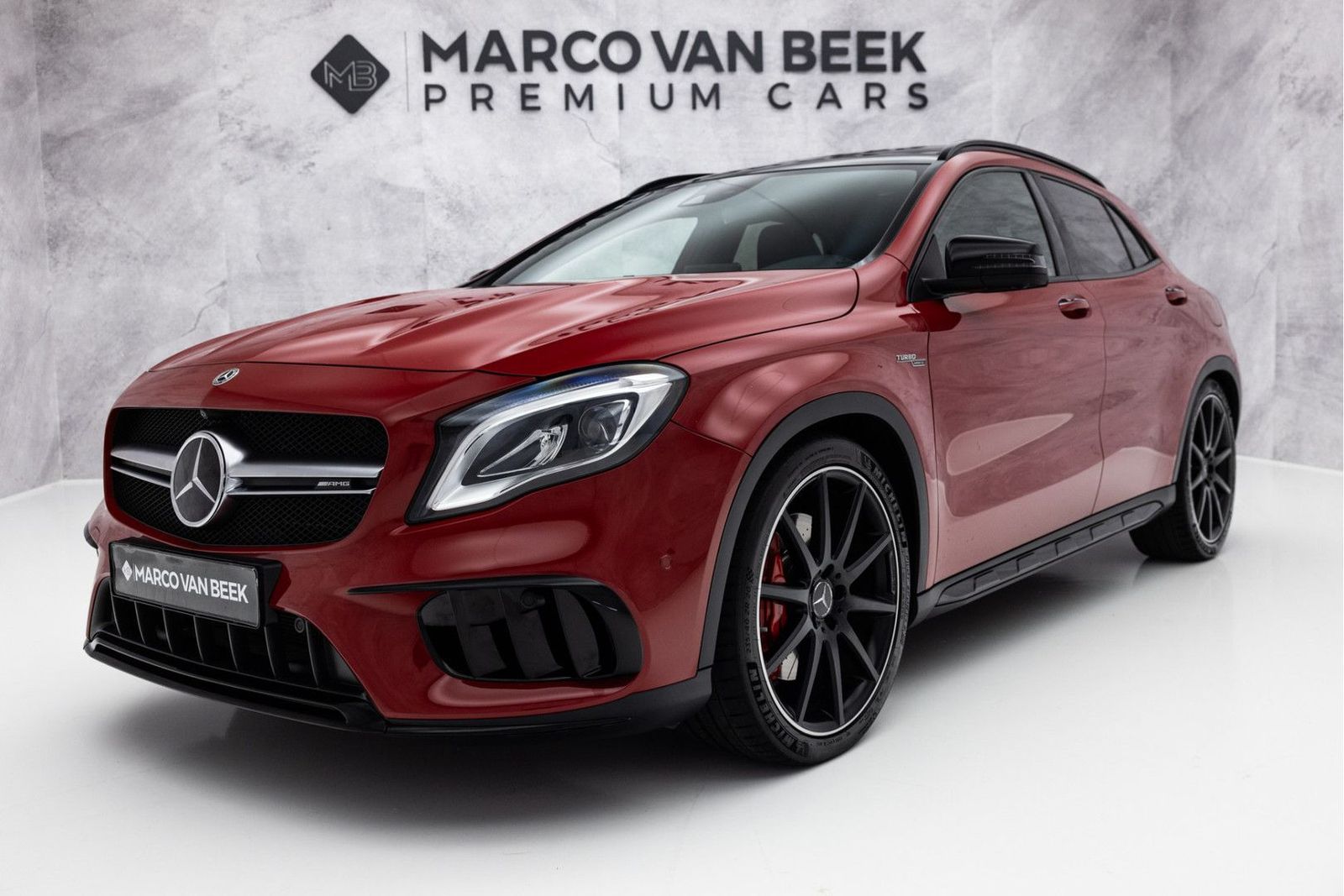 MERCEDES-BENZ GLA 45 AMG 4MATIC 381 PK Premium+ | Pano | Sport
