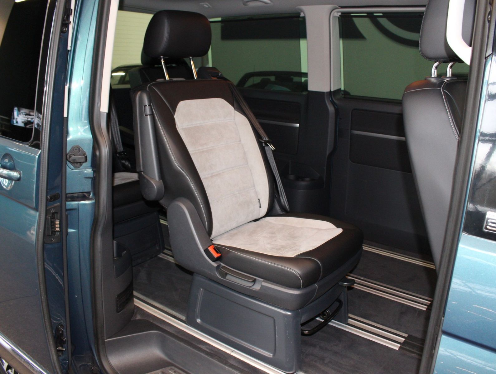 Fahrzeugabbildung Volkswagen T6 Multivan 4Motion Gener. Six*ACC*Kamera*AHK