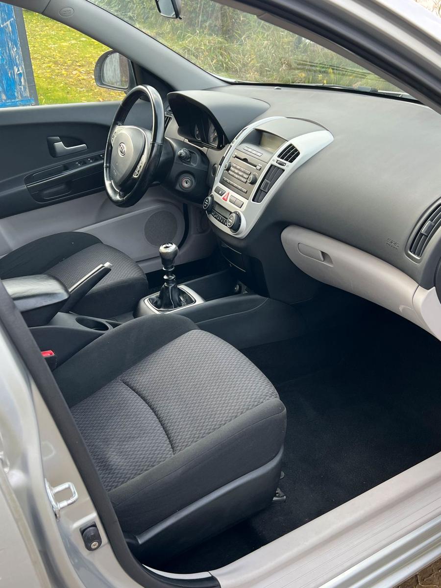 Kia cee'd 2008 — photo 9