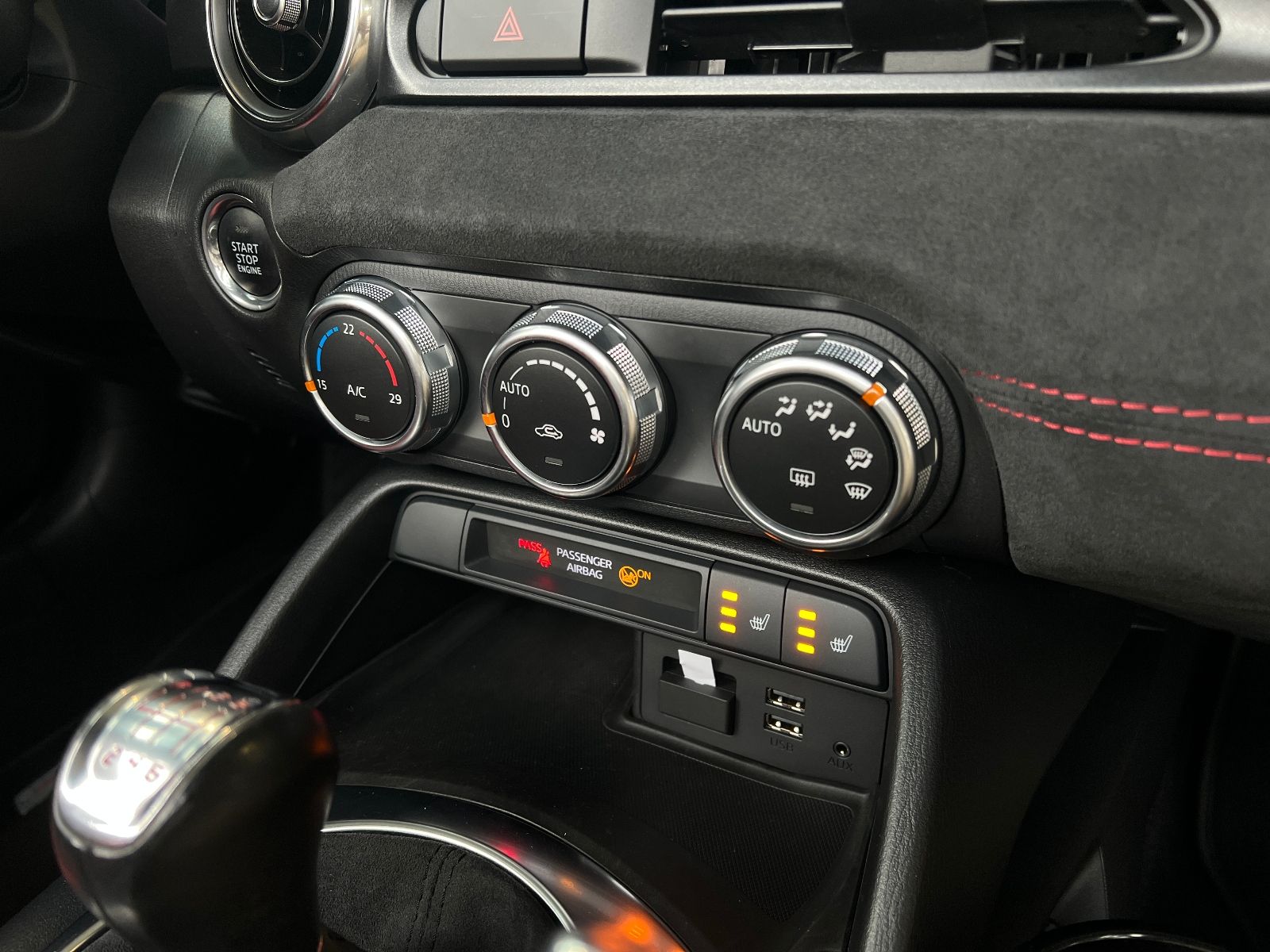 Fahrzeugabbildung Abarth 124 Spider Turbo Turismo LED LEDER