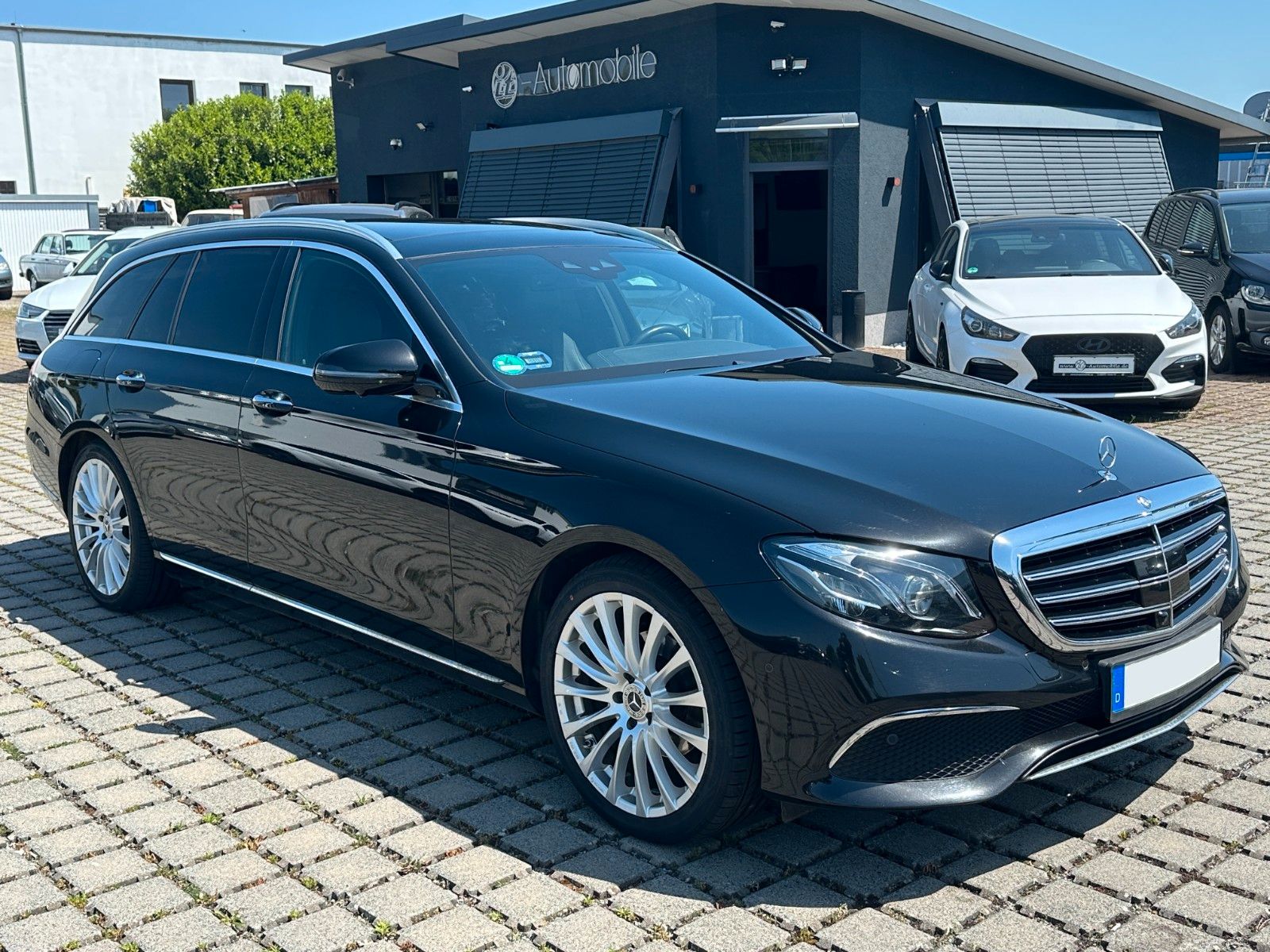 MERCEDES-BENZ E 220 d Exclusive *WIDESCREEN*LED*PANO*AHK