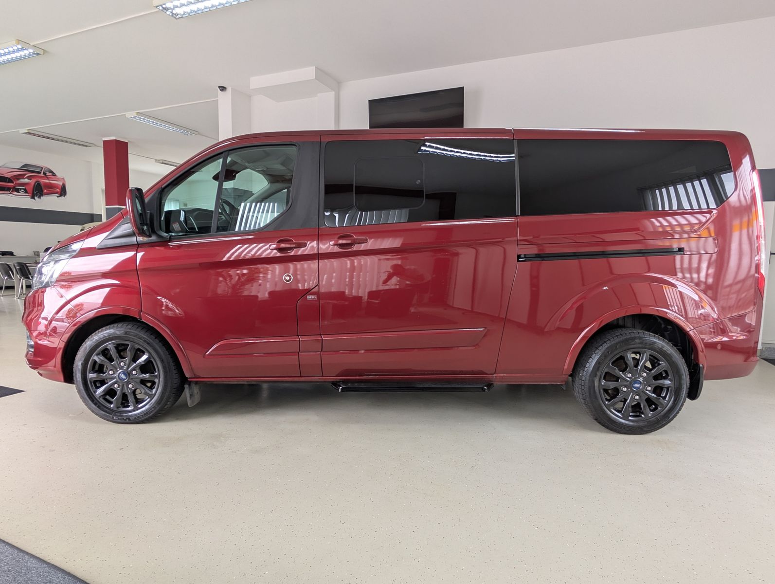 Fahrzeugabbildung Ford Tourneo Custom 320 L2LEDER KAM LED ZHZ 2x KLIMA