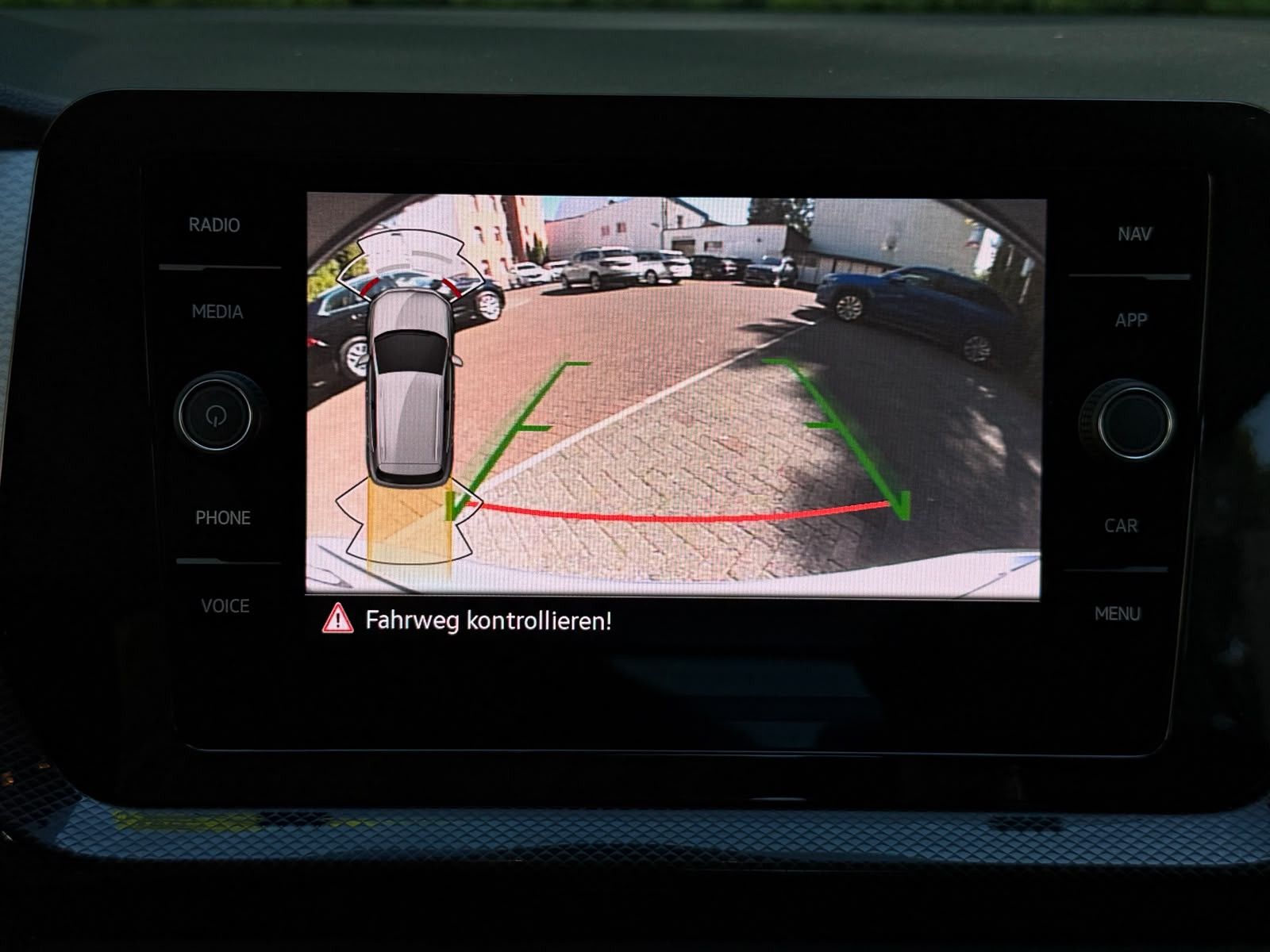 Fahrzeugabbildung Volkswagen T-Cross 1.0 TSI DSG Life LED+KAM+ACC+CARPL+SHZ+
