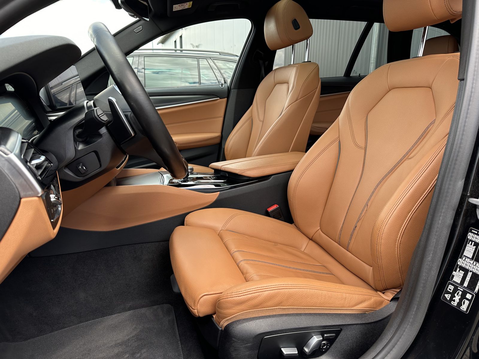 Fahrzeugabbildung BMW 540i Touring xDrive M-Sport NAV+LASER+PANO+HEAD