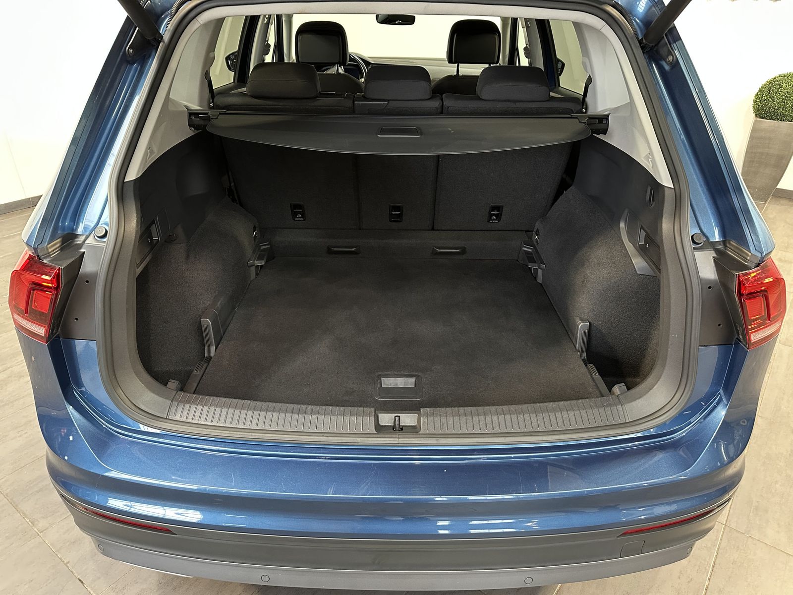 Fahrzeugabbildung Volkswagen Tiguan Allspace 2.0 TDI DSG CL NAV+DYNAUDIO+18ZO