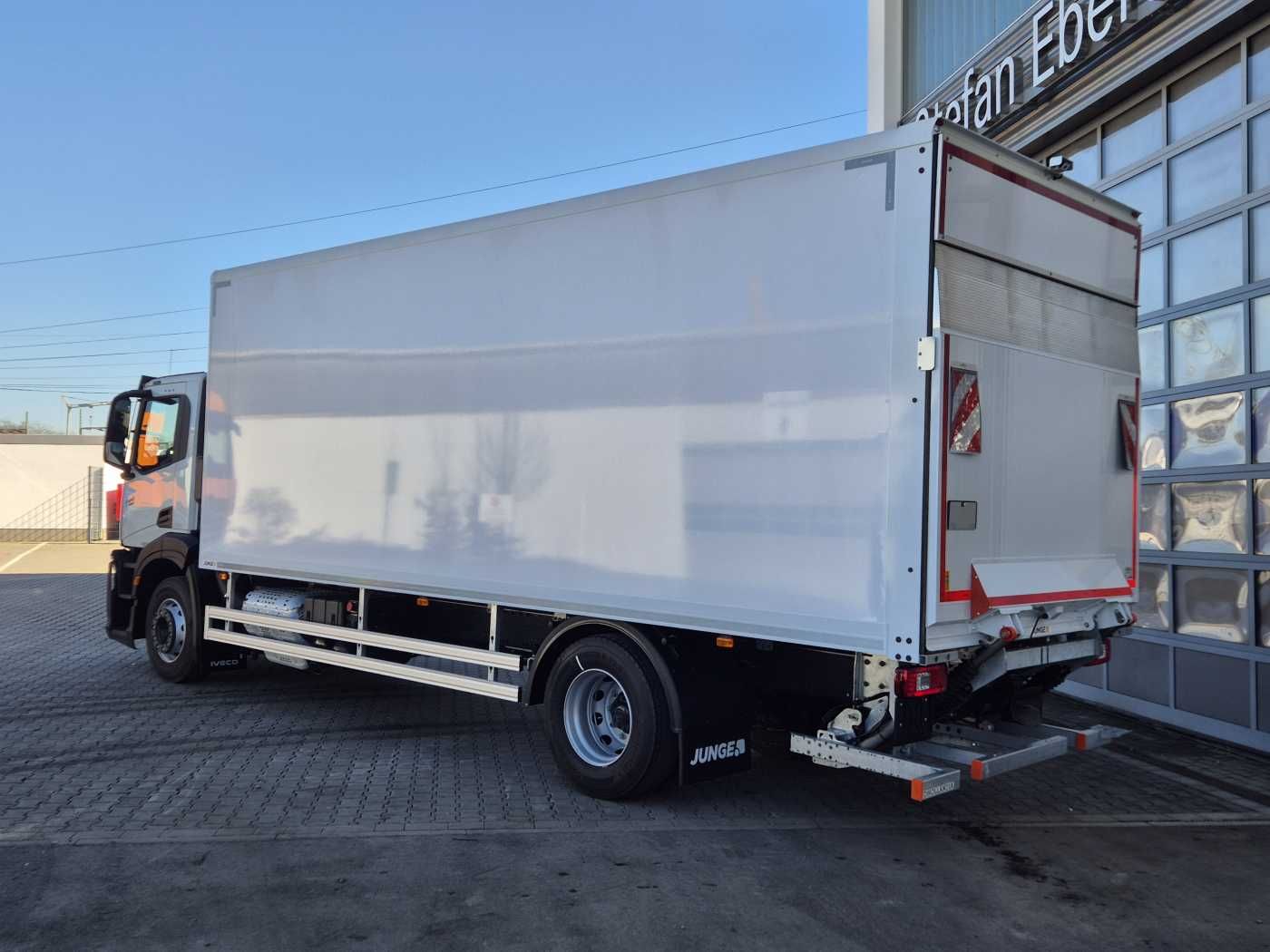 Fahrzeugabbildung Iveco S-Way AD190S40/P Junge AHK LBW 2.000kg