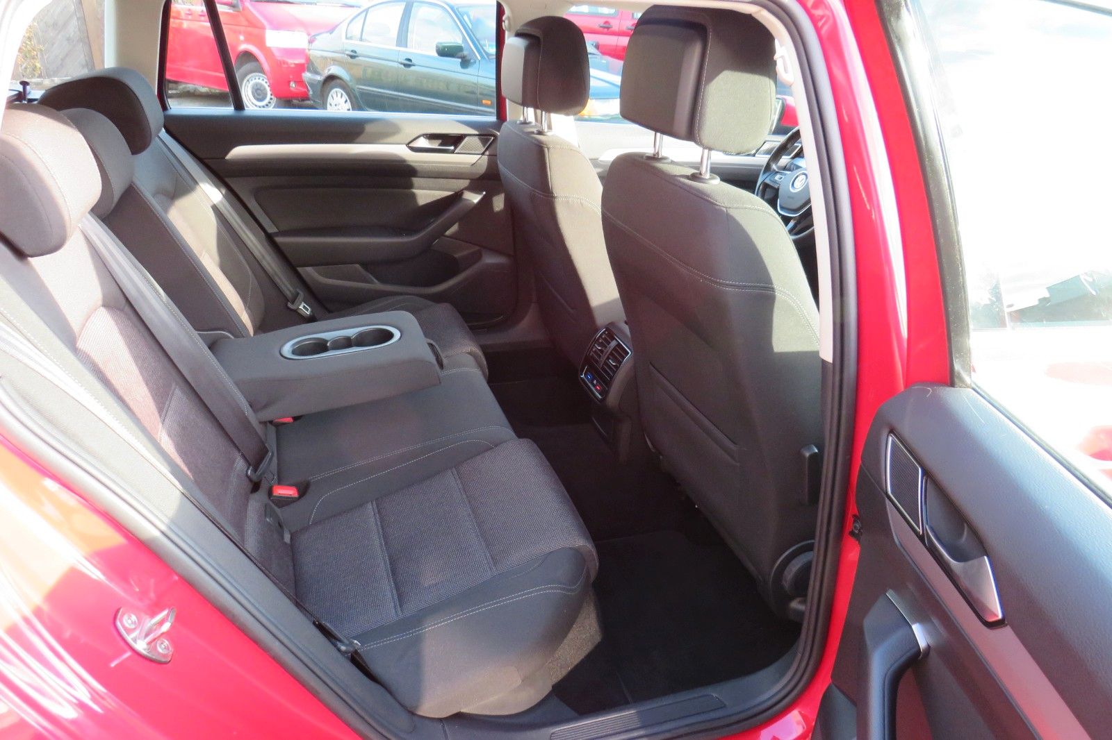 Fahrzeugabbildung Volkswagen Comfortline ACC LED KAMERA AHK NAVI APP-CONNECT