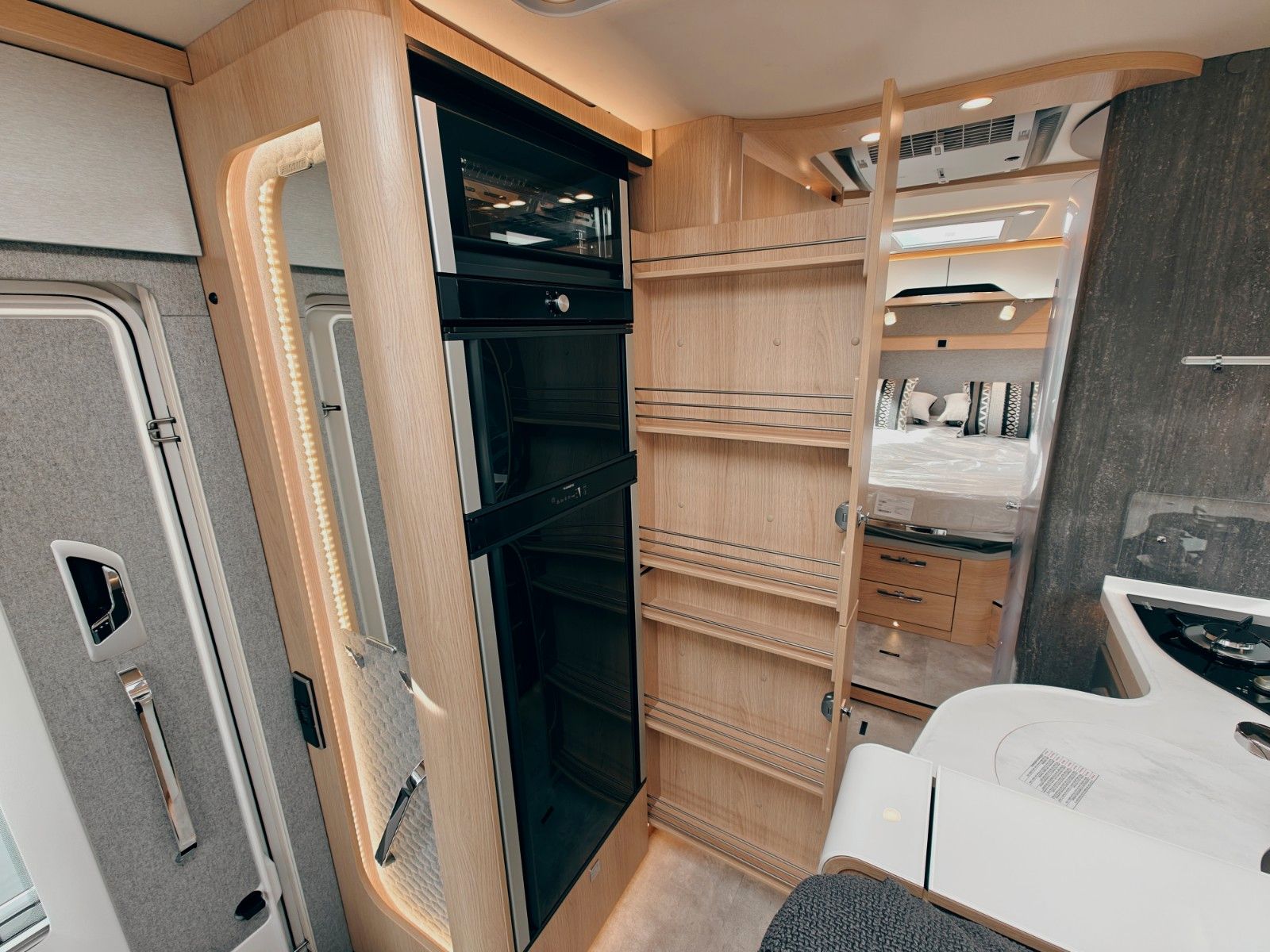 Fahrzeugabbildung HYMER / ERIBA / HYMERCAR B-KLASSE ML I 790 BLACKLINE