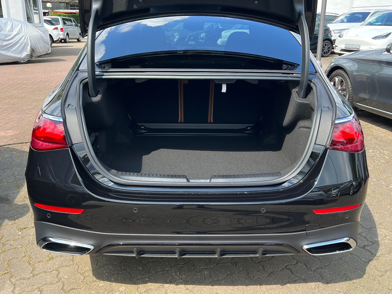 Fahrzeugabbildung Mercedes-Benz E 200 AMG LINE PREMIUM PANO SUPERSCREEN NAPPA