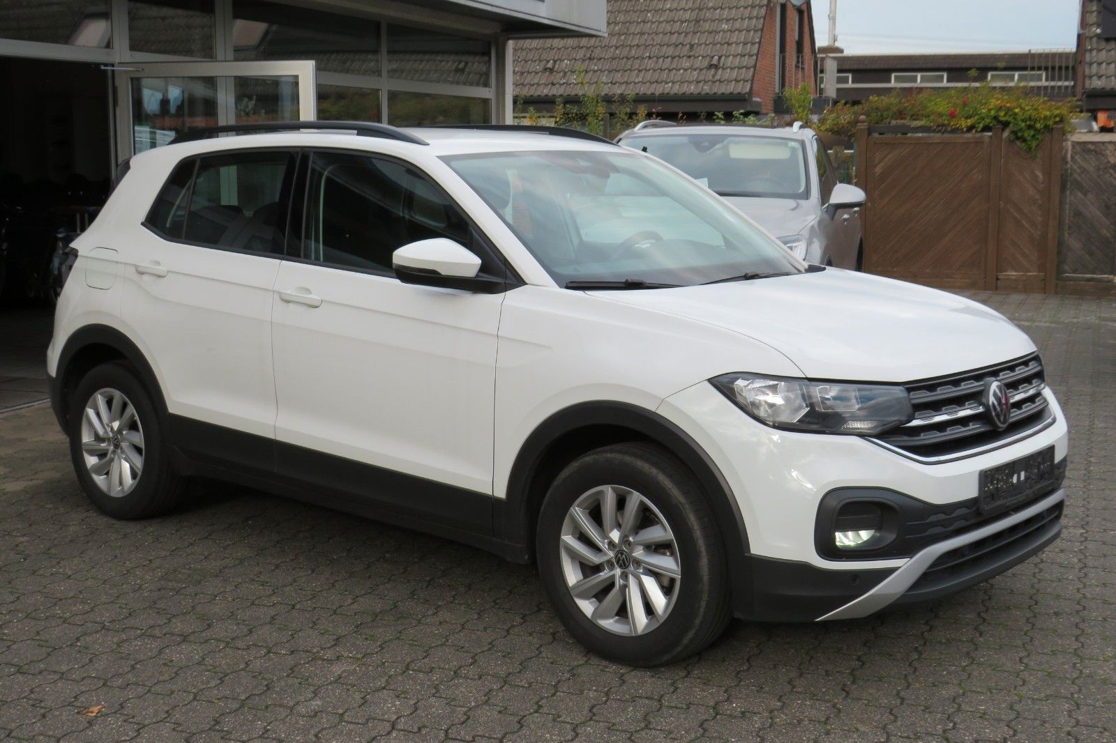 Fahrzeugabbildung Volkswagen T-Cross Life DSG PDC TELVOR SITZH. 1H.