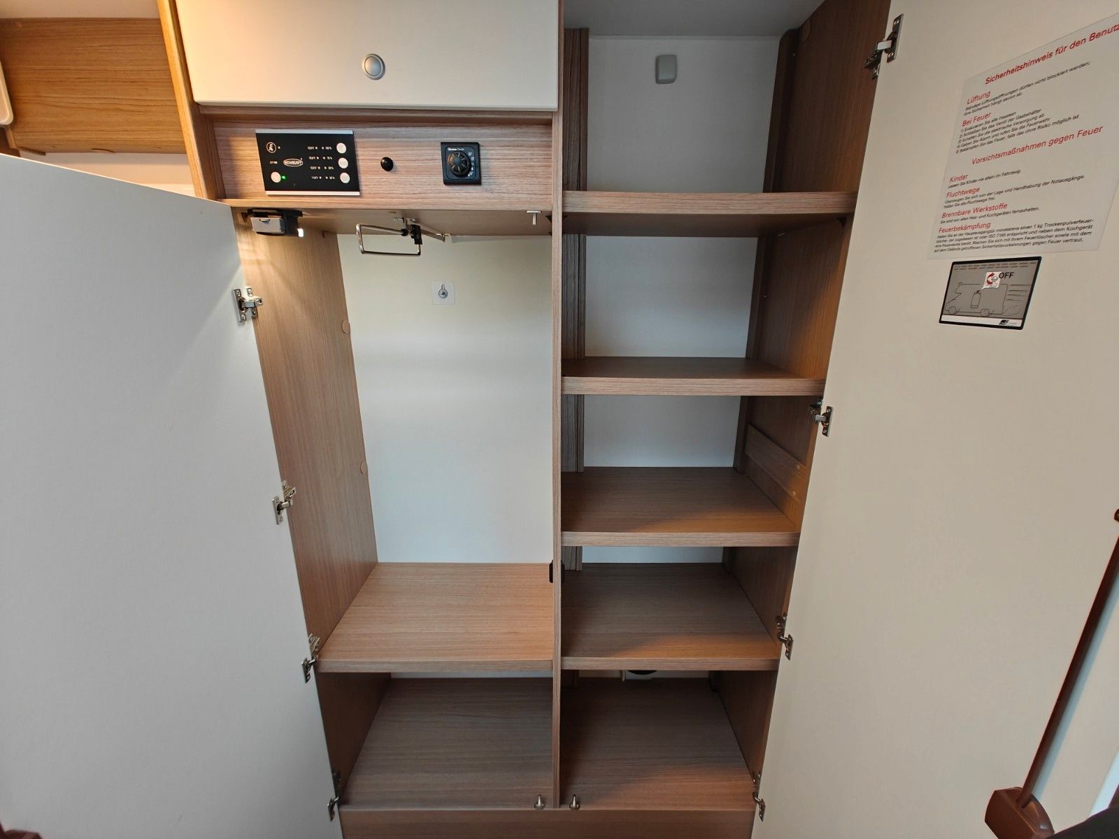 Fahrzeugabbildung Carado T-348 - Automatik, SAT, TV, 2x Solar, Hubbett -