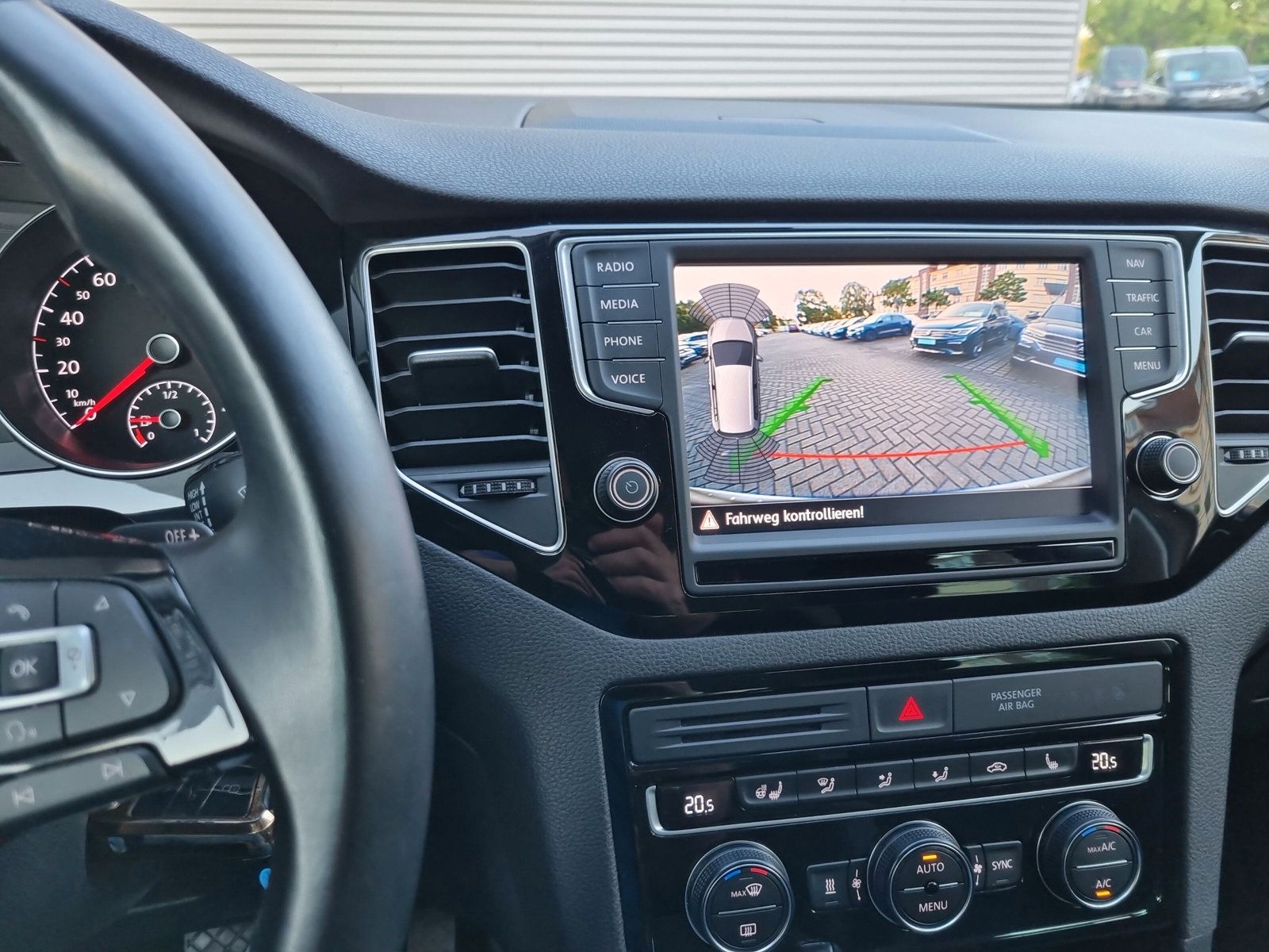 Fahrzeugabbildung Volkswagen Golf Sportsvan 1.4 TSI DSG Highline XENON STANDH