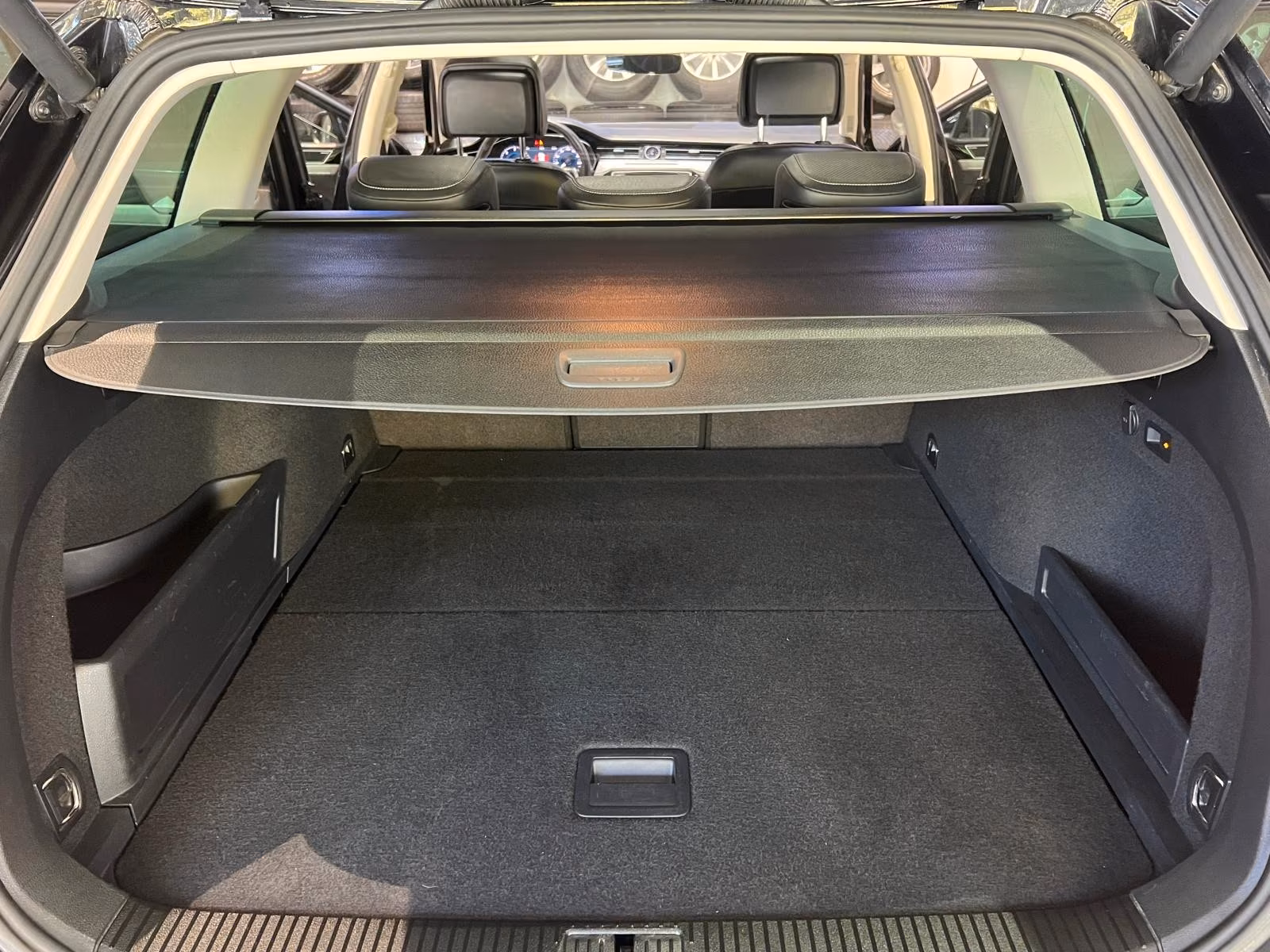 Volkswagen Passat Variant R-Line 4Motion*Pano*360°*AHK*DSG