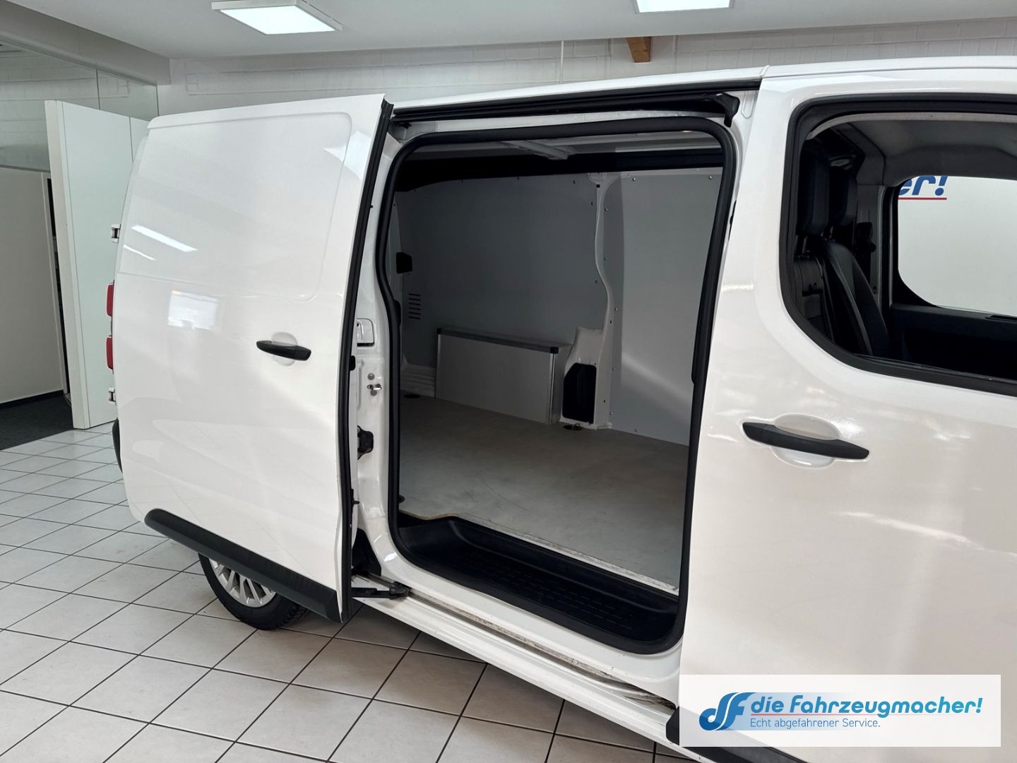 Fahrzeugabbildung Opel Vivaro Kasten Edition L 2.0 D EU6d-T Apple CarPl