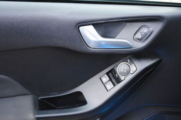 Fahrzeugabbildung Ford Fiesta 1,0 Cool & Connect*NAVI*WINTER-PAKET*