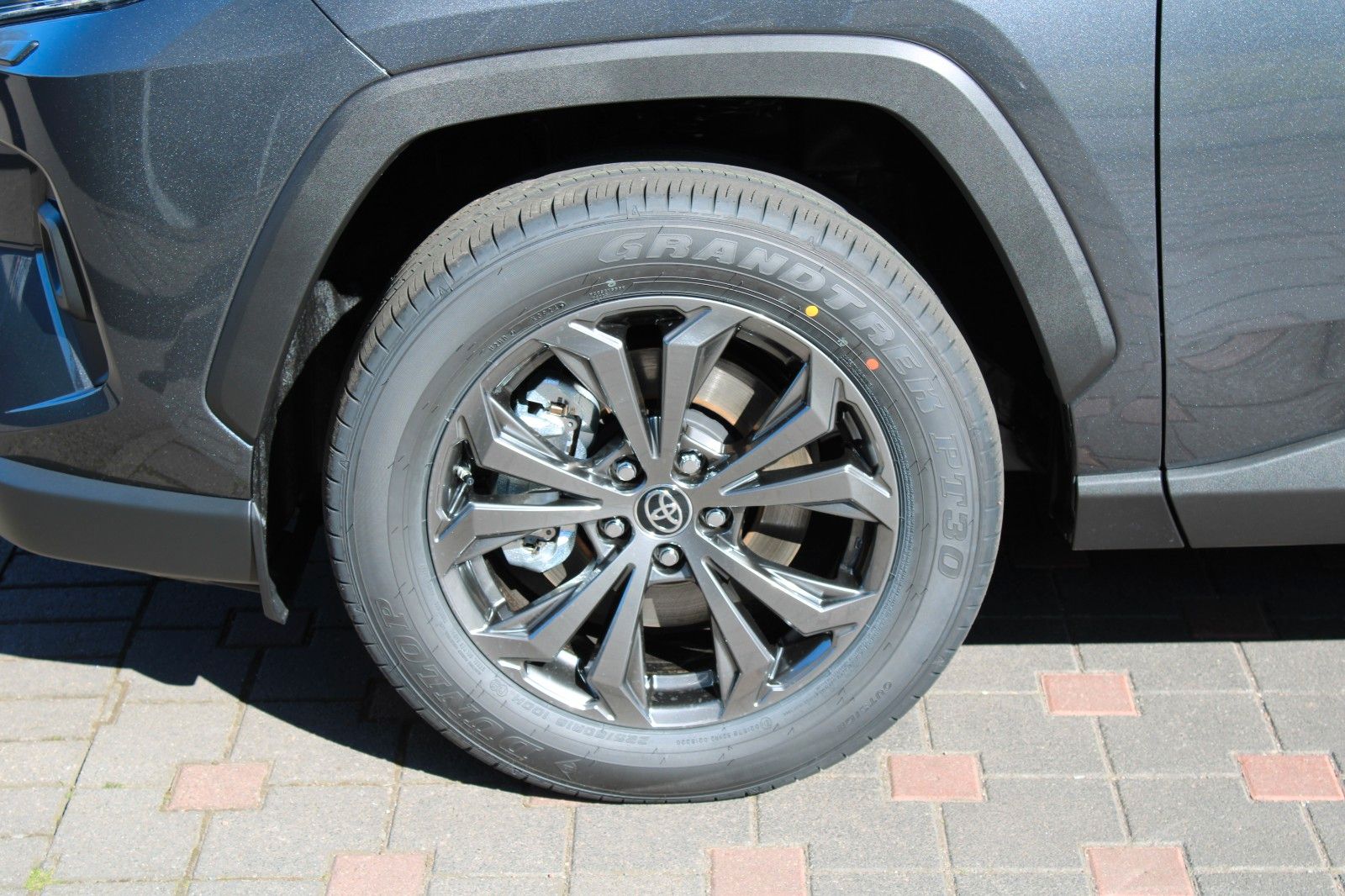 Fahrzeugabbildung Toyota RAV4 Hybrid 4x4 Team D